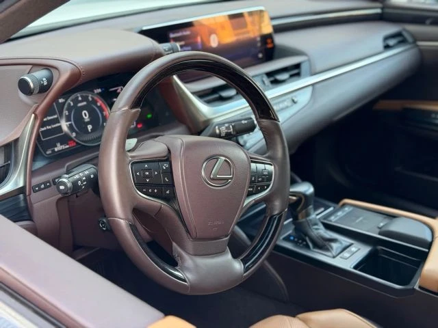 2020 Lexus ES 7th Gen - Image 18 of 21