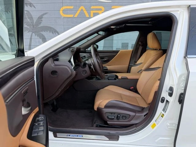 2020 Lexus ES 7th Gen - Image 9 of 21