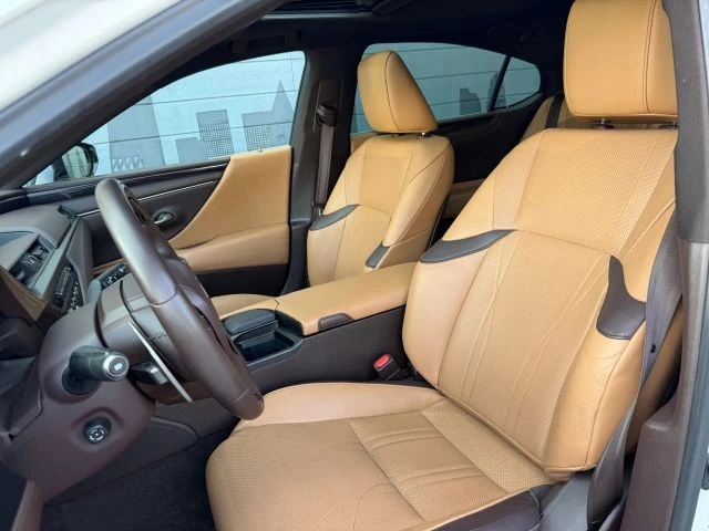 2020 Lexus ES 7th Gen - Image 10 of 21