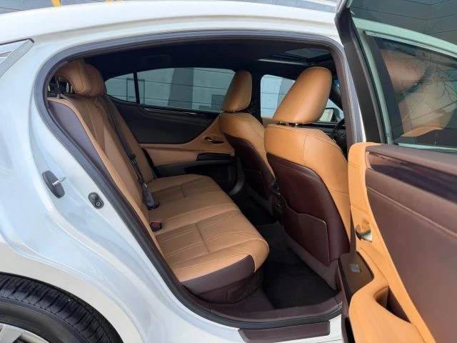 2020 Lexus ES 7th Gen - Image 15 of 21