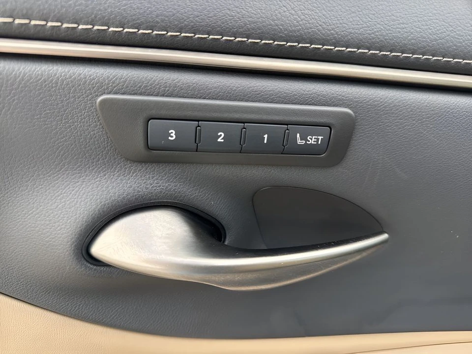 2020 Lexus ES 7th Gen - Image 11 of 12