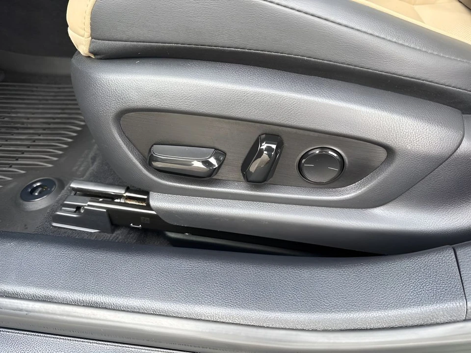 2020 Lexus ES 7th Gen - Image 10 of 12