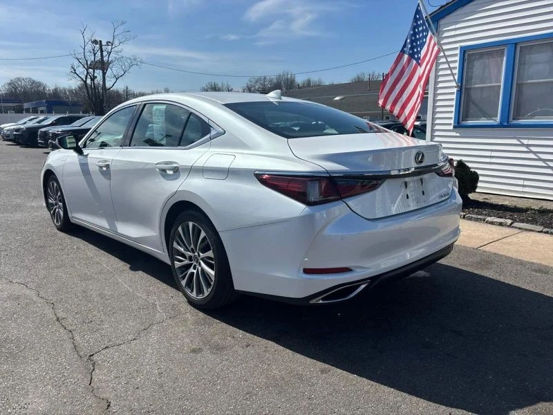 2020 Lexus ES 7th Gen - Image 5 of 12