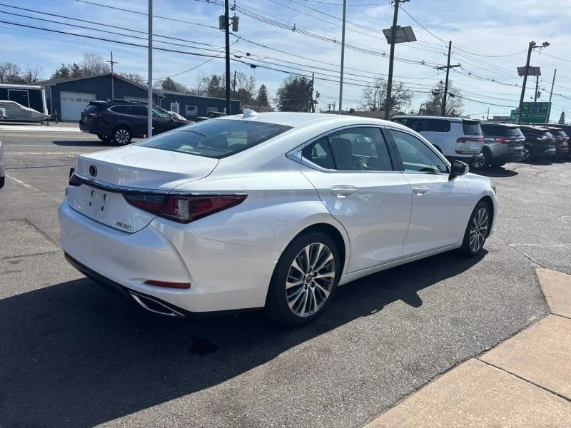 2020 Lexus ES 7th Gen - Image 8 of 12