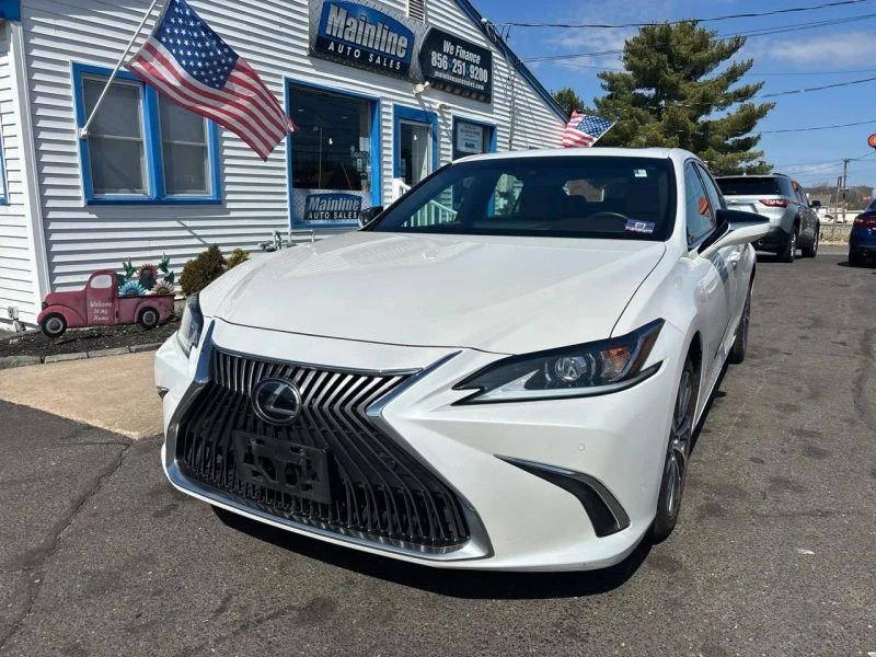 2020 Lexus ES 7th Gen - Image 10 of 12