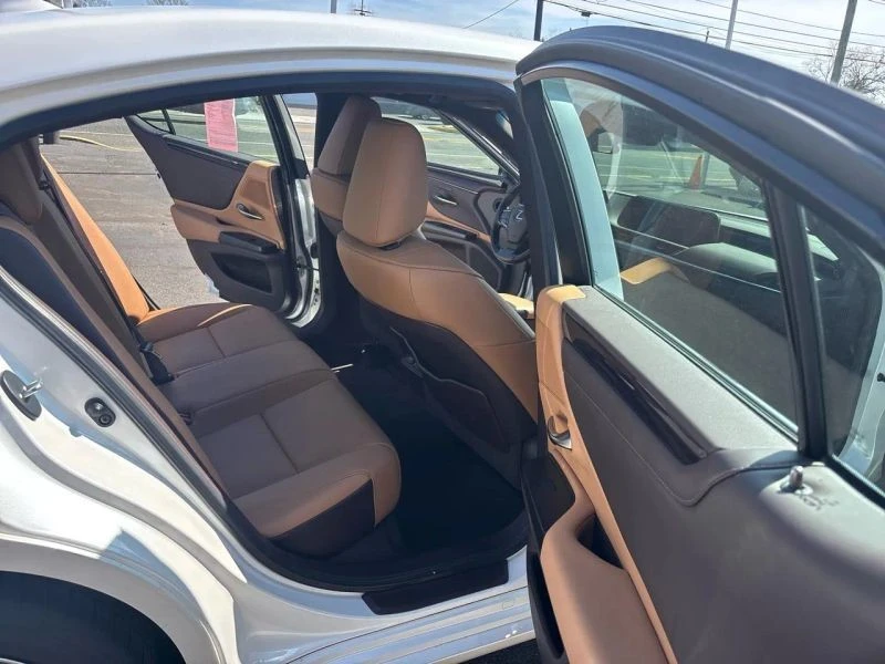 2020 Lexus ES 7th Gen - Image 12 of 12