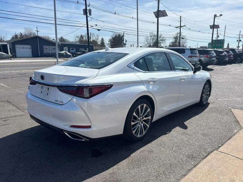 2020 Lexus ES 7th Gen - Image 7 of 12