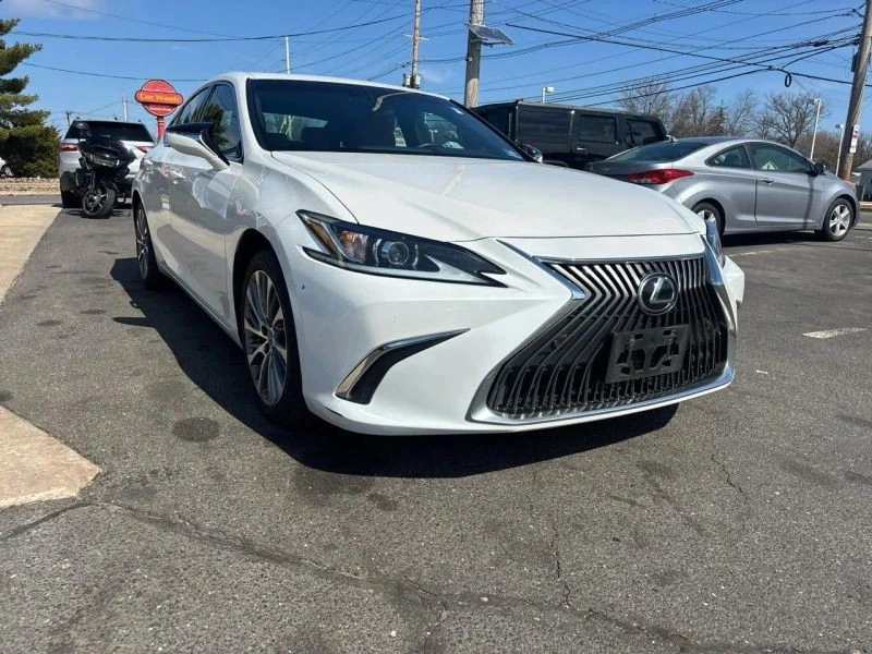 2020 Lexus ES 7th Gen - Image 9 of 12