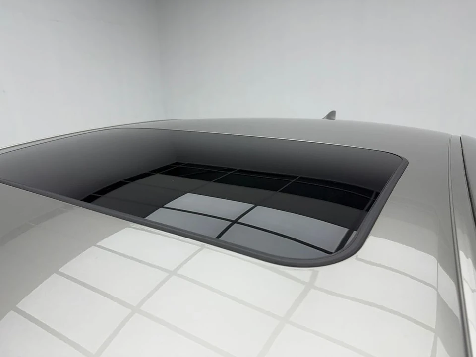 2020 Lexus ES 7th Gen - Image 13 of 21