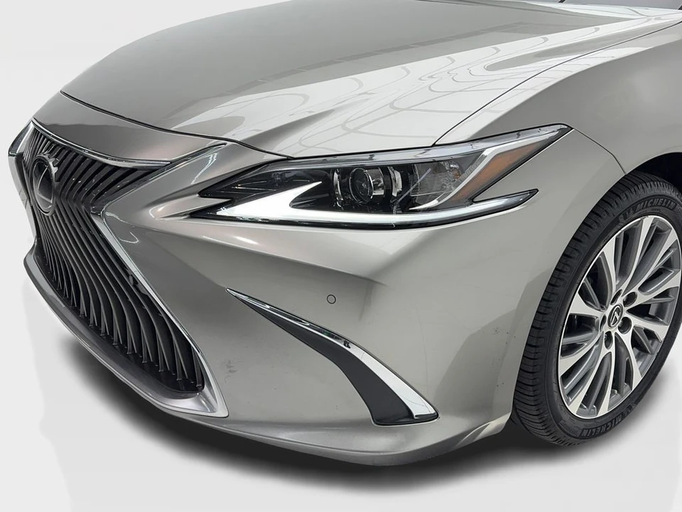 2020 Lexus ES 7th Gen - Image 5 of 21
