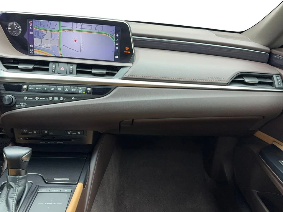2020 Lexus ES 7th Gen - Image 19 of 21