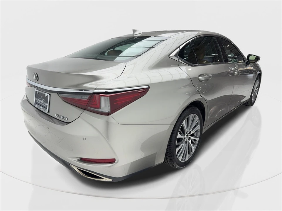 2020 Lexus ES 7th Gen - Image 9 of 12