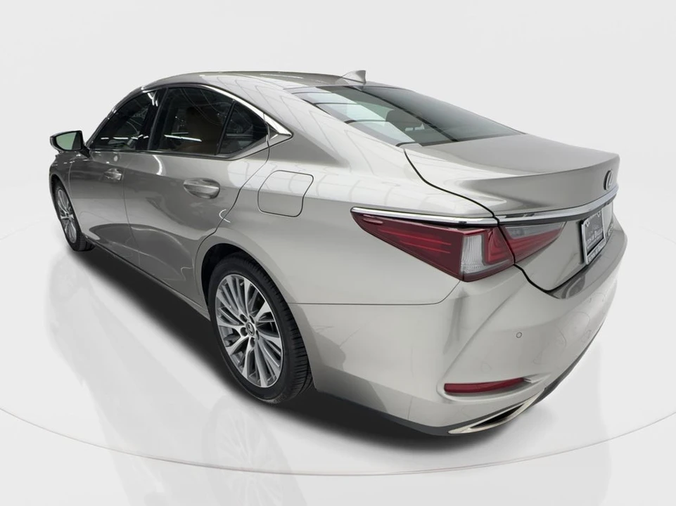 2020 Lexus ES 7th Gen - Image 10 of 12
