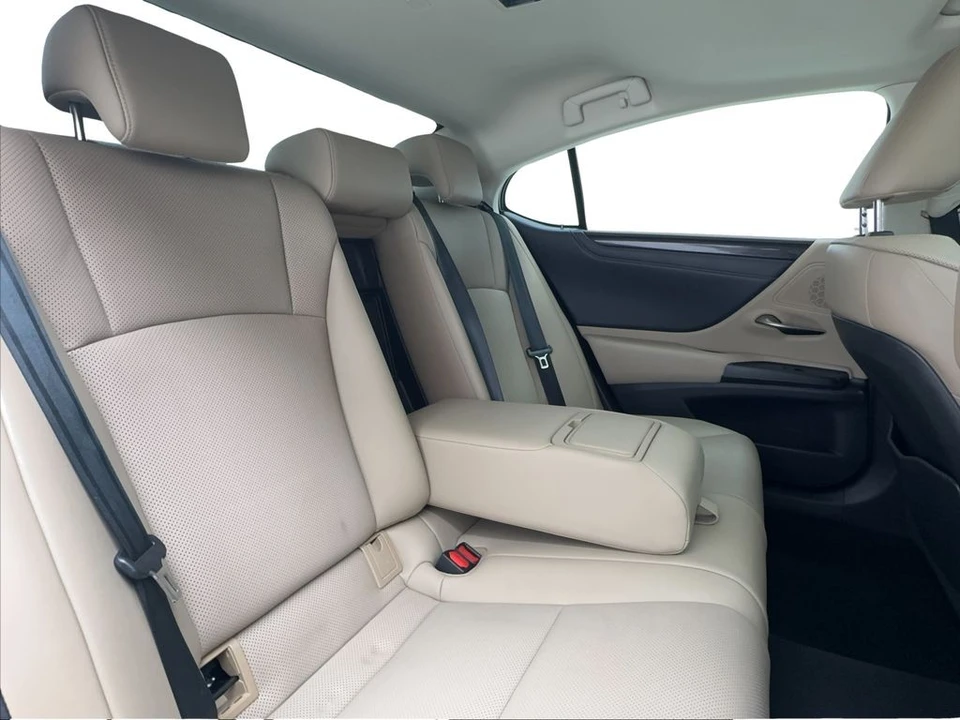 2020 Lexus ES 7th Gen - Image 21 of 21
