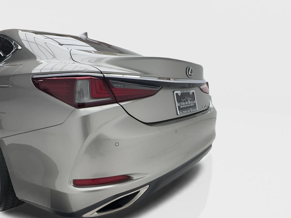2020 Lexus ES 7th Gen - Image 11 of 21