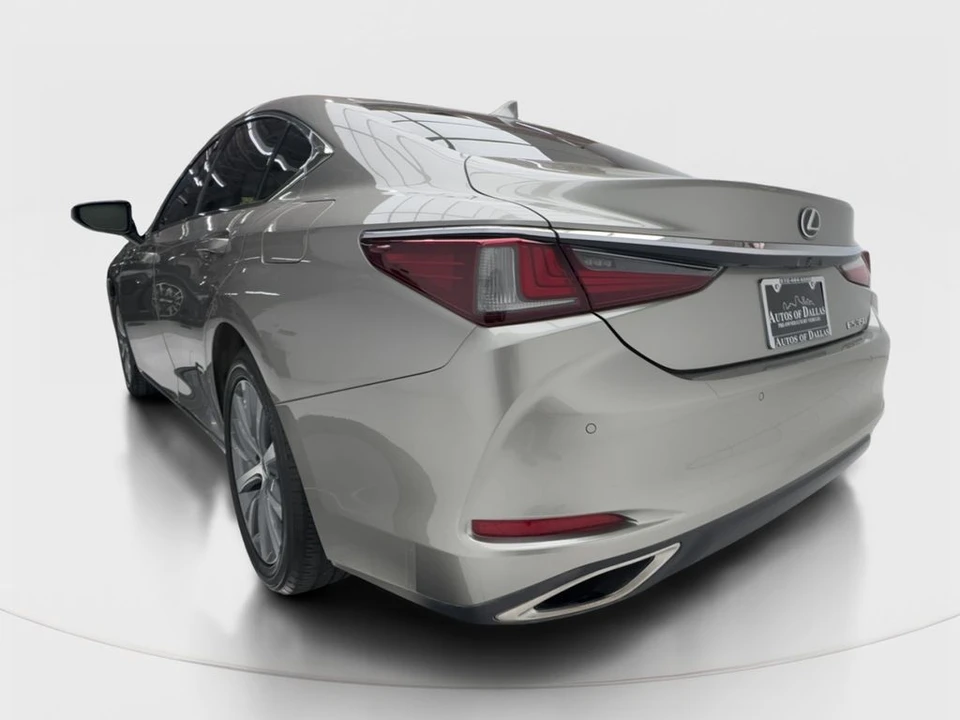 2020 Lexus ES 7th Gen - Image 10 of 21