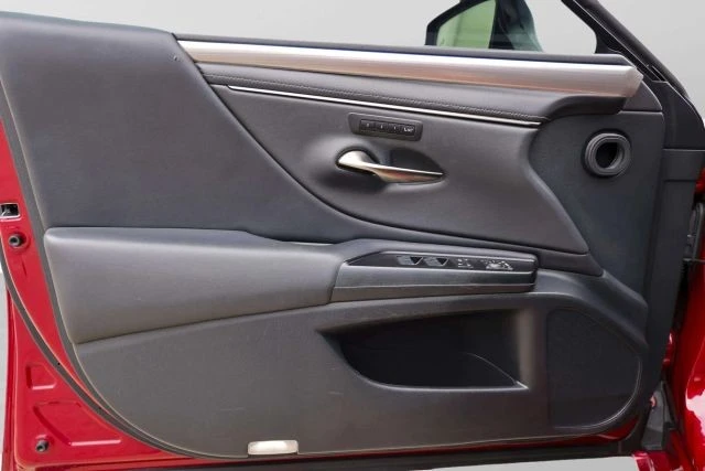 2020 Lexus ES 7th Gen - Image 14 of 21
