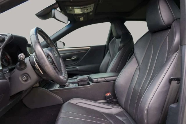 2020 Lexus ES 7th Gen - Image 18 of 21