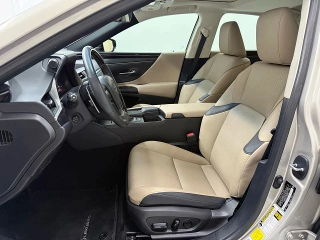2020 Lexus ES 7th Gen - Image 18 of 21