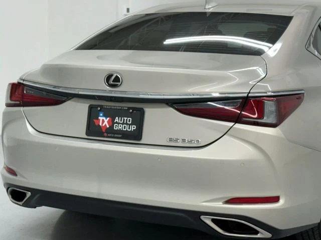 2020 Lexus ES 7th Gen - Image 9 of 12