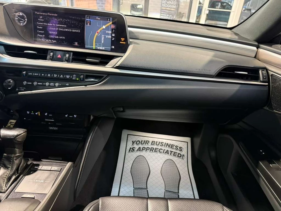 2020 Lexus ES 7th Gen - Image 19 of 21