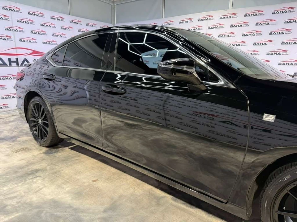 2020 Lexus ES 7th Gen - Image 7 of 21