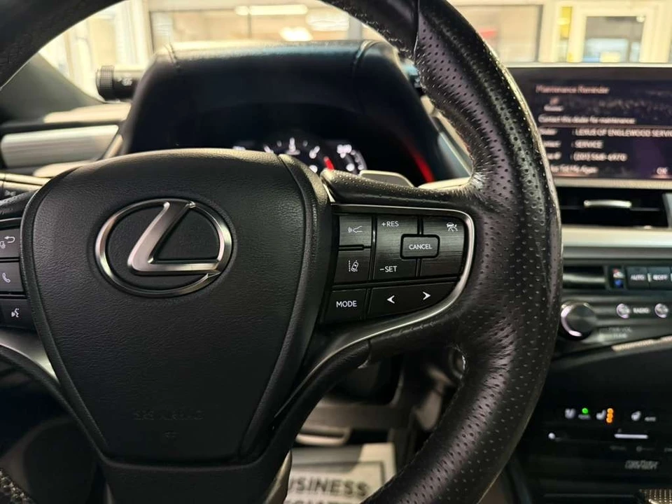 2020 Lexus ES 7th Gen - Image 12 of 21