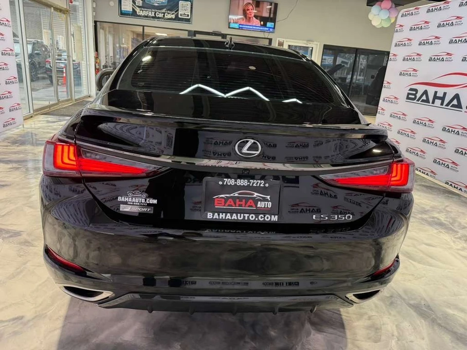 2020 Lexus ES 7th Gen - Image 9 of 21