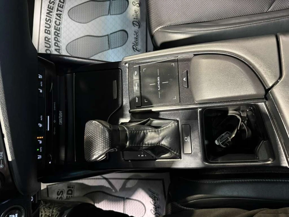 2020 Lexus ES 7th Gen - Image 18 of 21