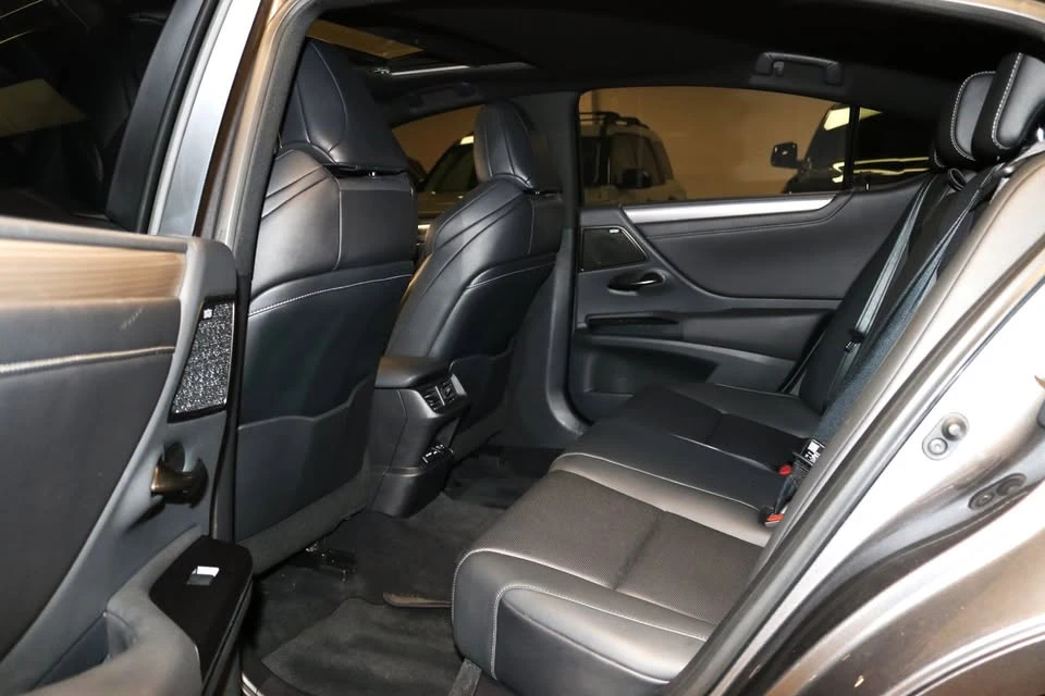 2020 Lexus ES 7th Gen - Image 11 of 20