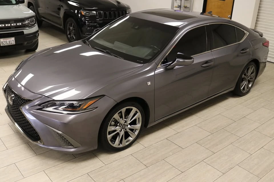 2020 Lexus ES 7th Gen - Image 19 of 20