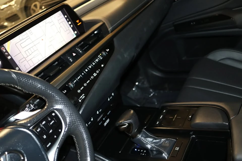 2020 Lexus ES 7th Gen - Image 16 of 20