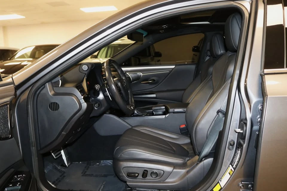 2020 Lexus ES 7th Gen - Image 10 of 20