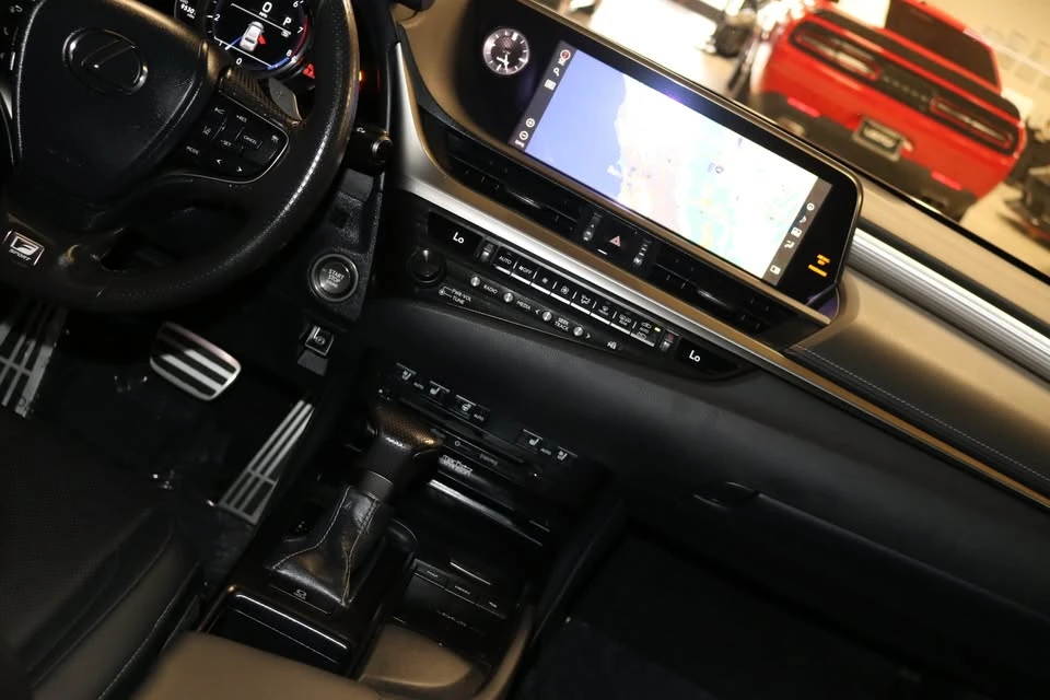 2020 Lexus ES 7th Gen - Image 13 of 20