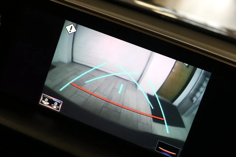 2020 Lexus ES 7th Gen - Image 14 of 20