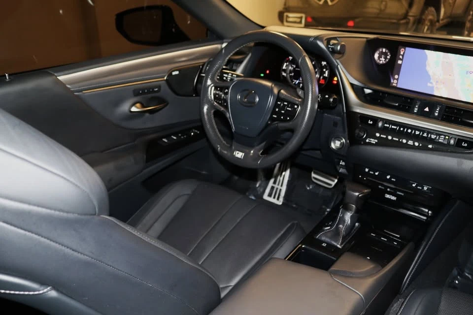 2020 Lexus ES 7th Gen - Image 12 of 20