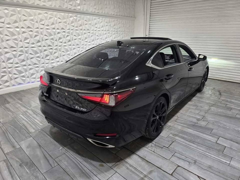 2020 Lexus ES 7th Gen - Image 19 of 21
