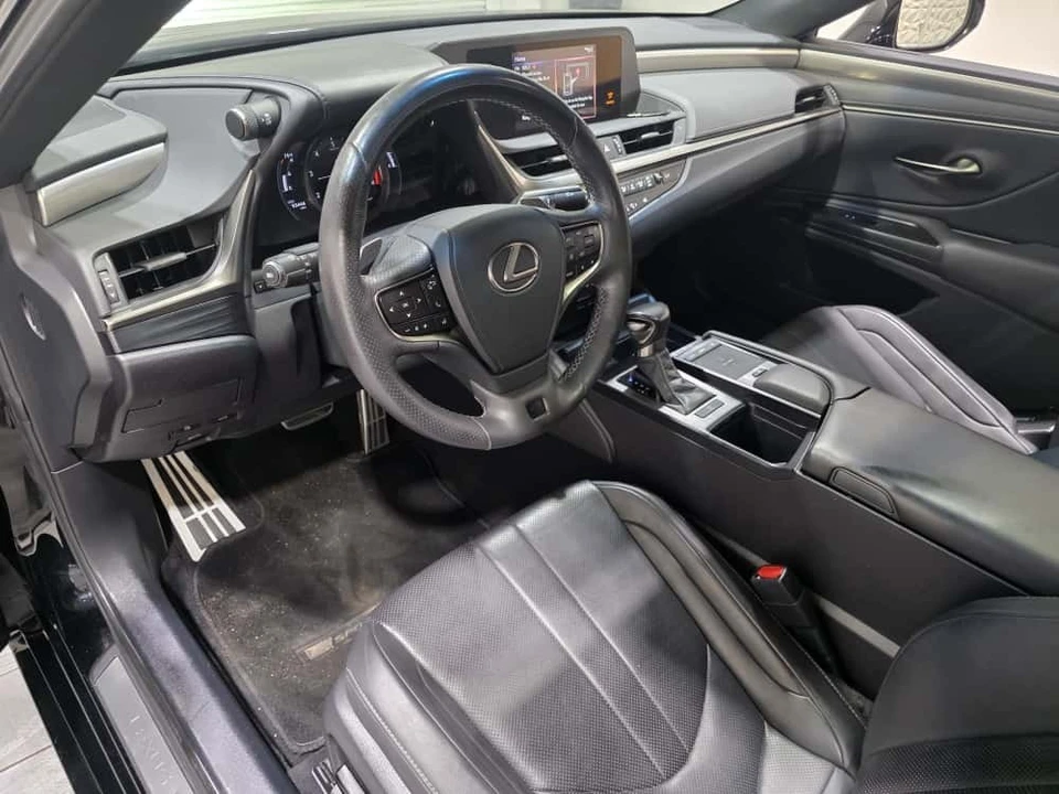 2020 Lexus ES 7th Gen - Image 14 of 21