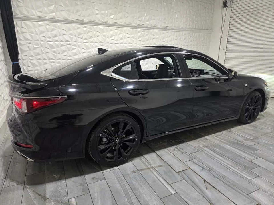 2020 Lexus ES 7th Gen - Image 9 of 21