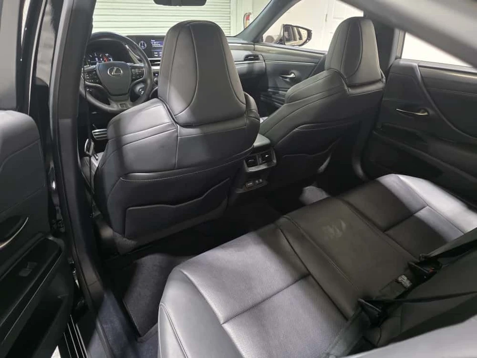 2020 Lexus ES 7th Gen - Image 15 of 21