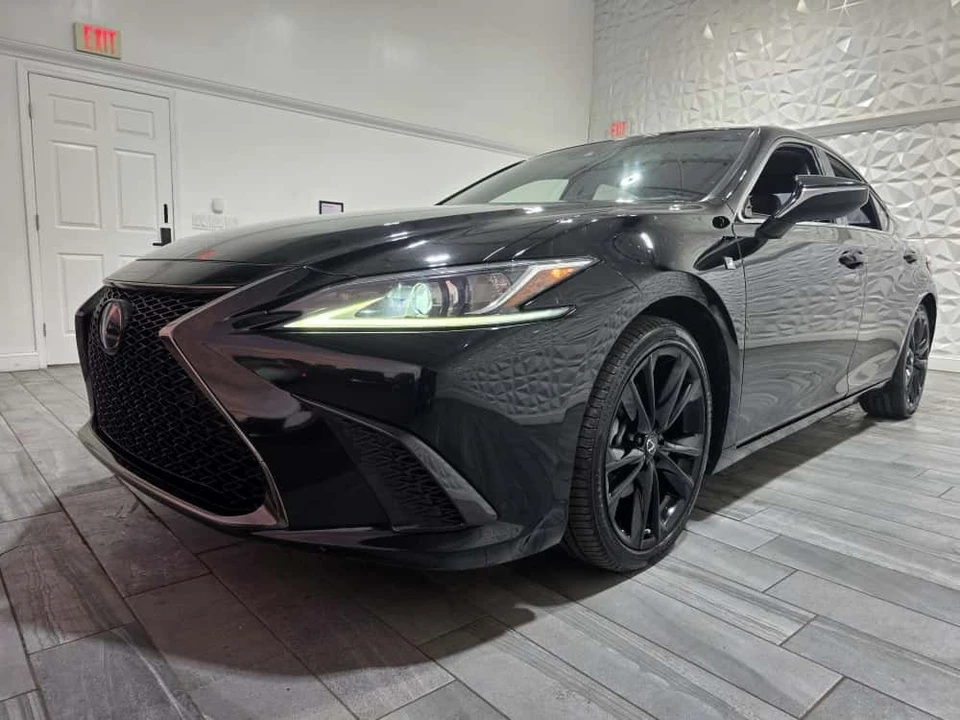 2020 Lexus ES 7th Gen - Image 20 of 21