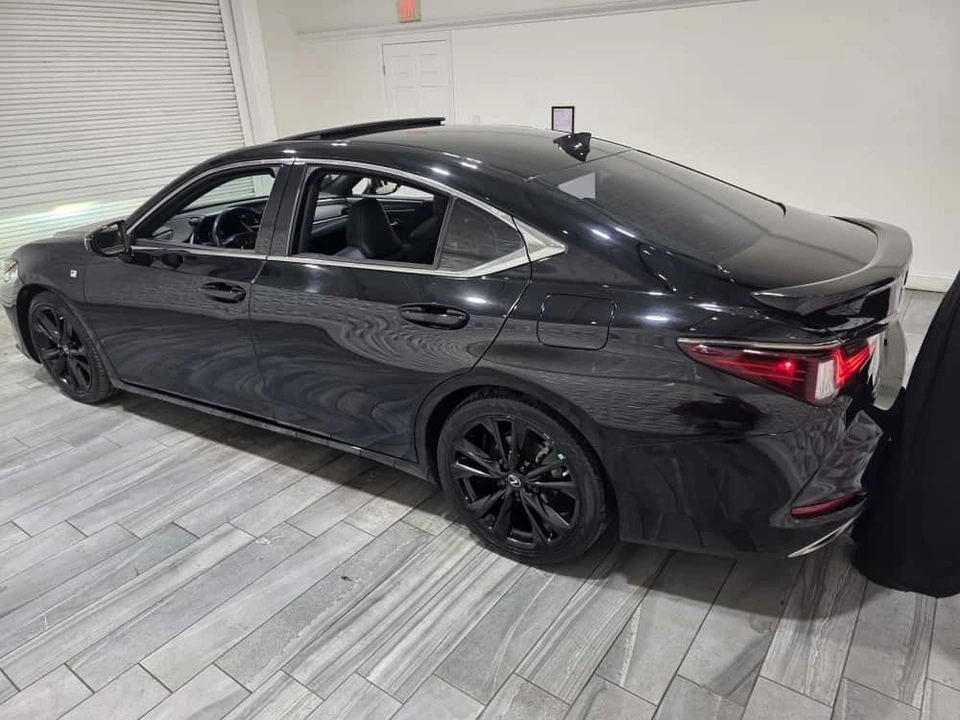2020 Lexus ES 7th Gen - Image 10 of 21