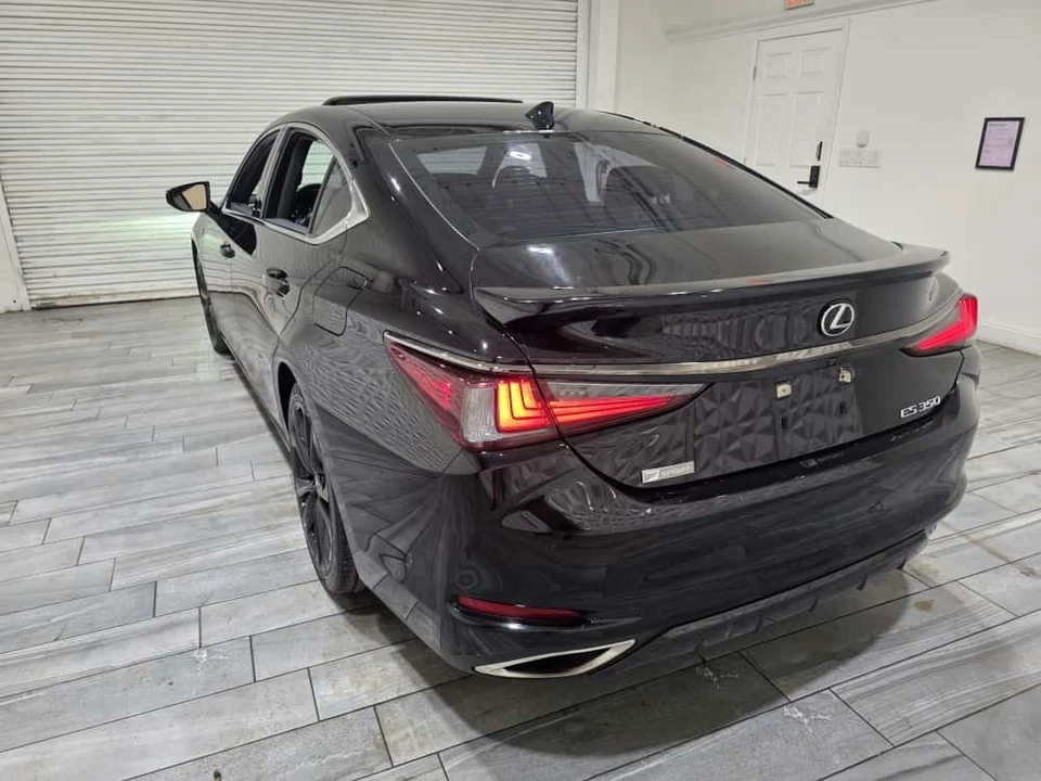 2020 Lexus ES 7th Gen - Image 8 of 21