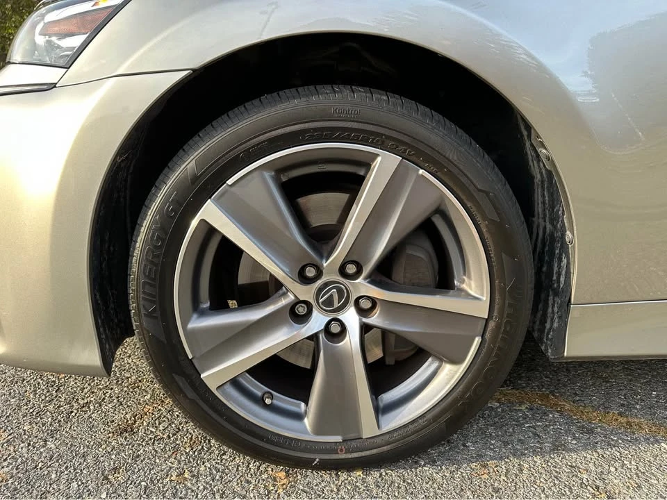 2020 Lexus GS 4th Gen - Image 17 of 19