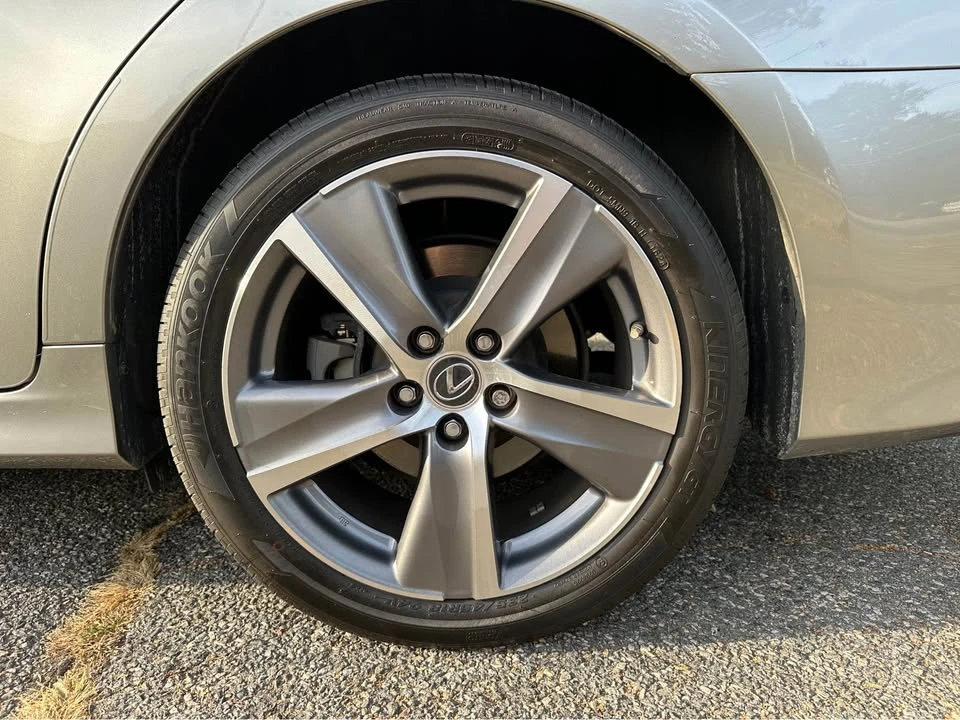 2020 Lexus GS 4th Gen - Image 16 of 19