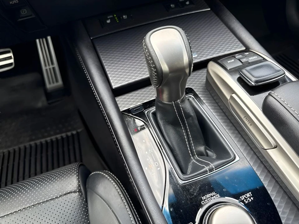 2020 Lexus GS 4th Gen - Image 18 of 31