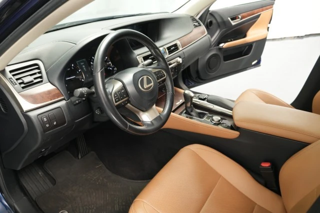 2020 Lexus GS 4th Gen - Image 24 of 31