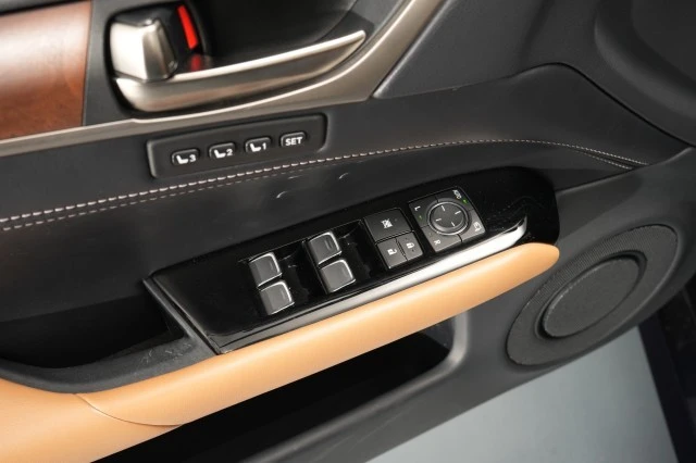 2020 Lexus GS 4th Gen - Image 25 of 31