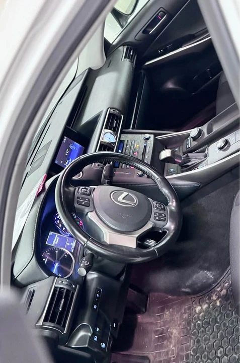 2020 Lexus IS 3rd Gen - Image 5 of 8