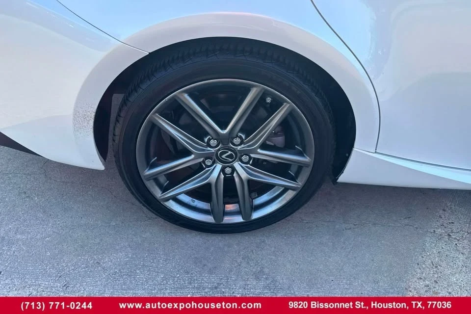 2020 Lexus IS 3rd Gen - Image 17 of 19